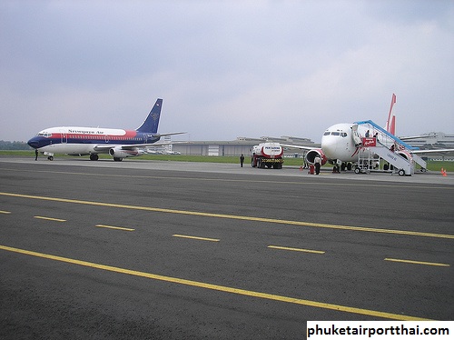 Pola Lalu Lintas Lapangan di Bandara Internasional Phuket Thailand